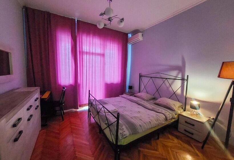 اتاق استاندارد با بالکن, Prishtina Center Hostel