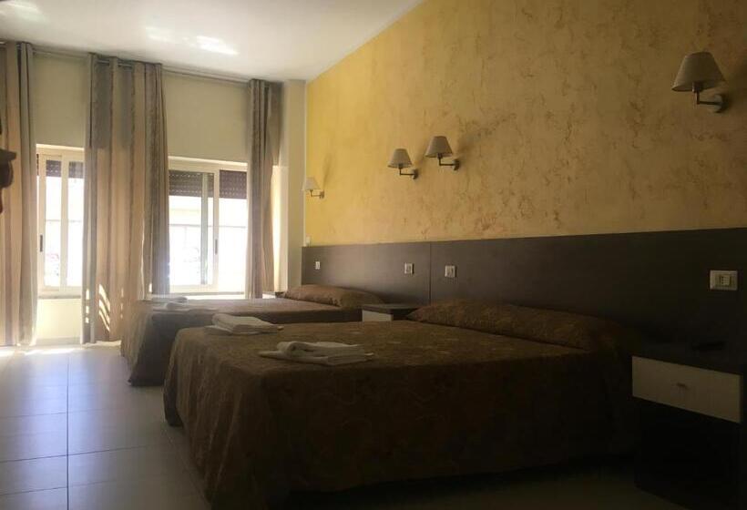 חדר סטנדרט לארבעה, Tiburtina Hotel Holiday