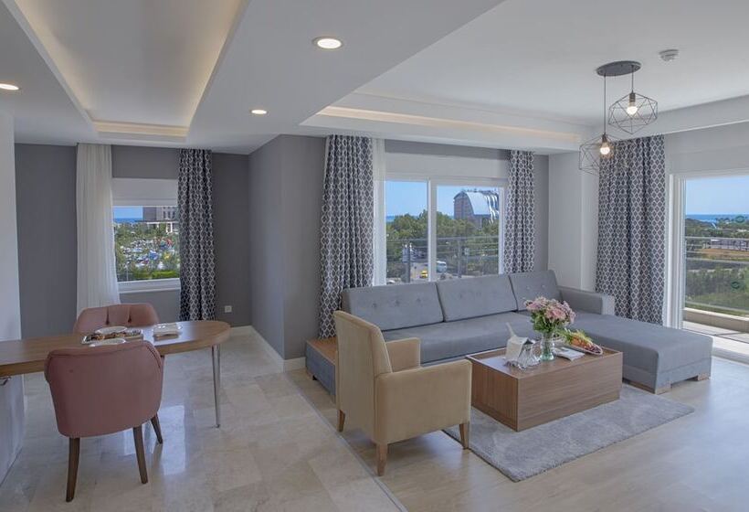 Люкс 2 Спальни, Greenwood Suites Resort