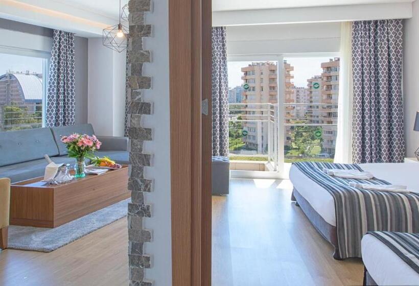 Люкс 2 Спальни, Greenwood Suites Resort