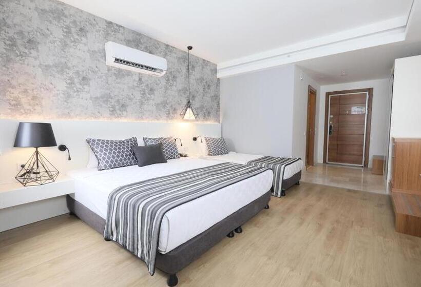 Номер Стандарт Вид на Бассейн, Greenwood Suites Resort