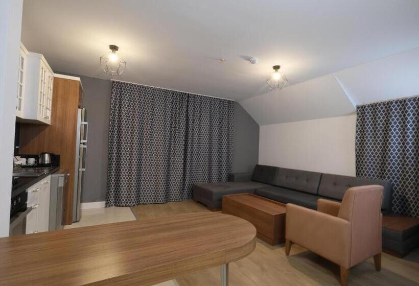 Люкс Вид на Бассейн, Greenwood Suites Resort