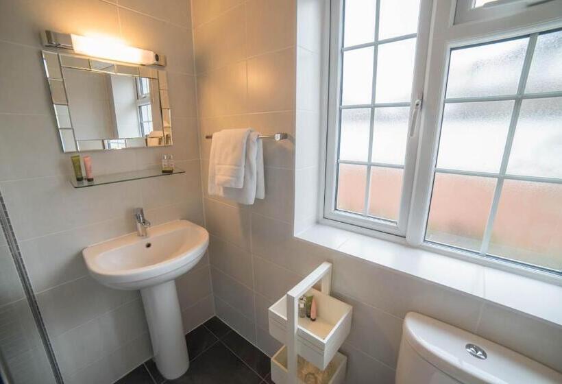 Семейный Номер, Red Mullions Guest House