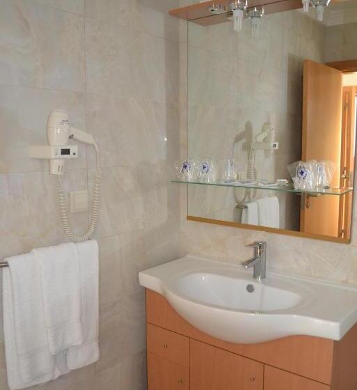 اتاق استاندارد سه نفره, Arenilha Guest House