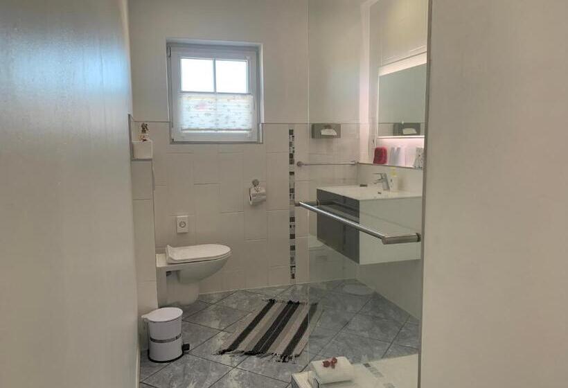 Апартаменты 1 Спальня, Farr Out Guesthouse