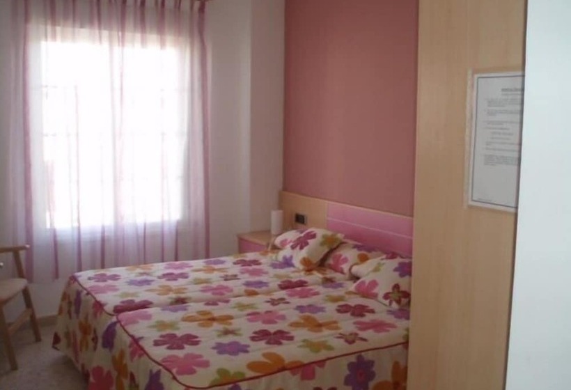 스탠다드 트리플 룸, Hostal Talavera