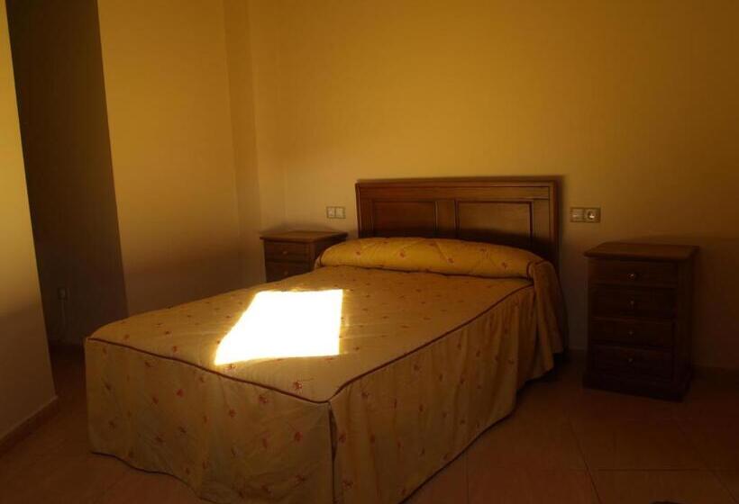 اتاق استاندارد یک نفره, Hostal Tribal