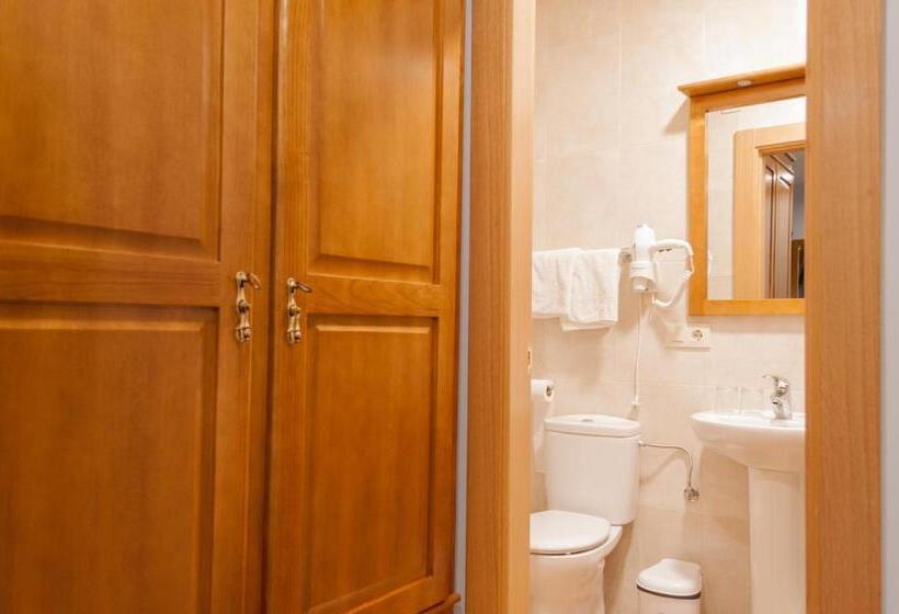 اتاق استاندارد یک نفره, Hostal Tribal