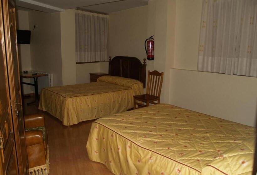 Четырехместный Номер Стандарт, Hostal Tribal