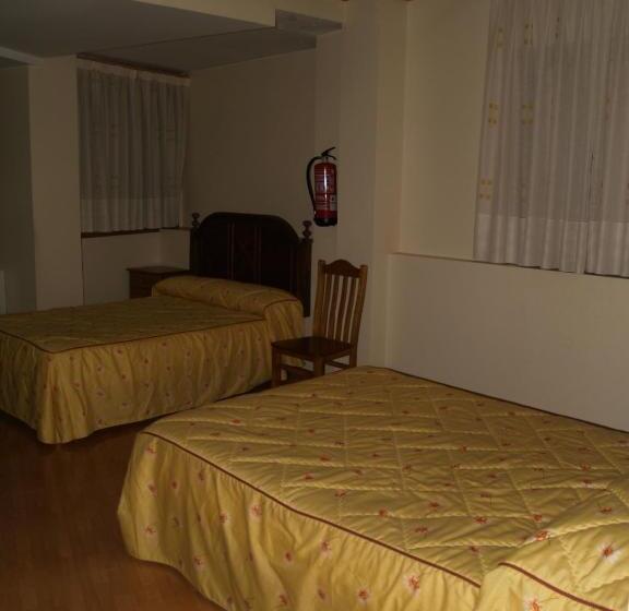 اتاق استاندارد چهار تخته, Hostal Tribal