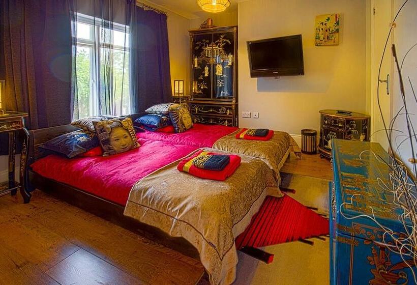 اتاق اجرایی, Mama’s Inn Boutique Guest House