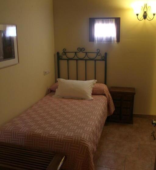 اتاق استاندارد یک نفره, Hostal San Pedro