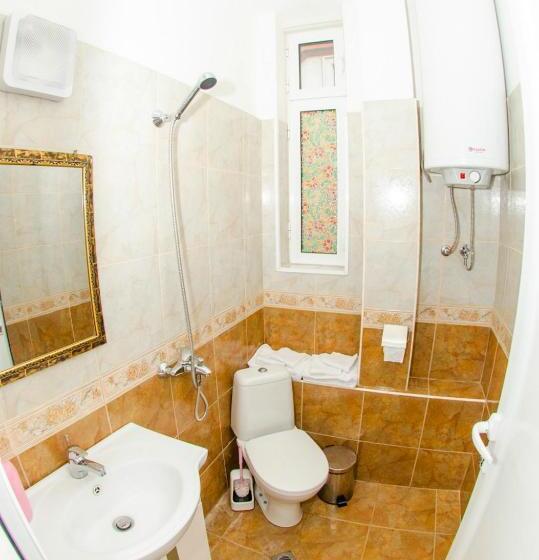 Номер Стандарт с Балконом, Central Guesthouse Five Corners