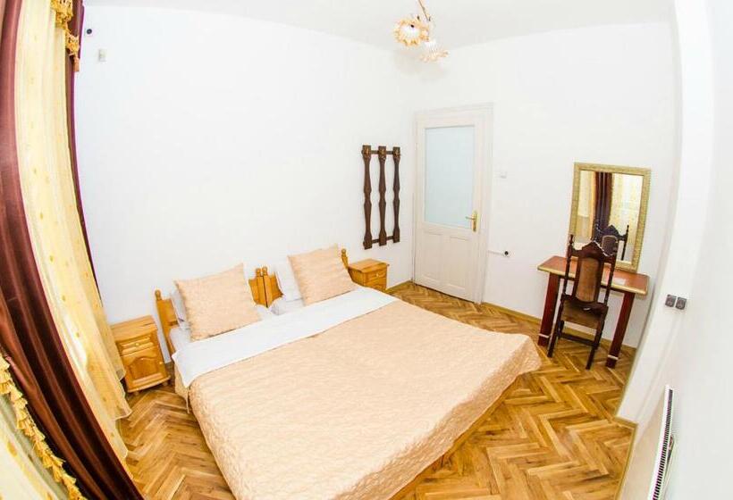 Номер Стандарт, Central Guesthouse Five Corners