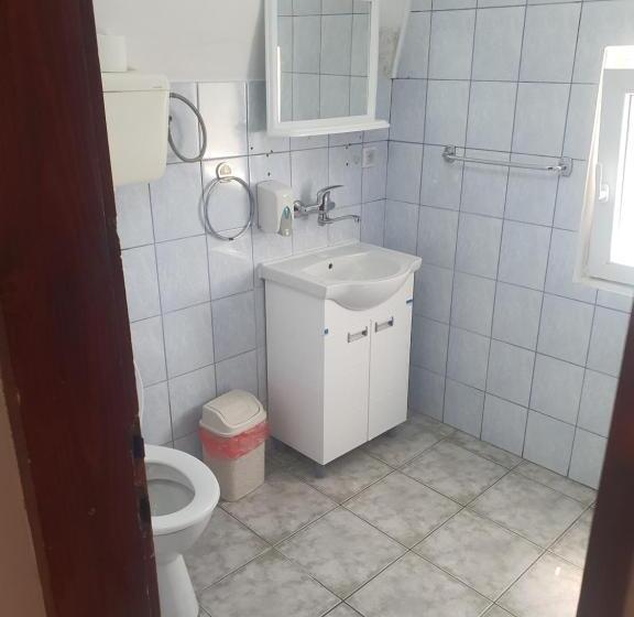 اتاق استاندارد چهار تخته, Guest House Vila Bor