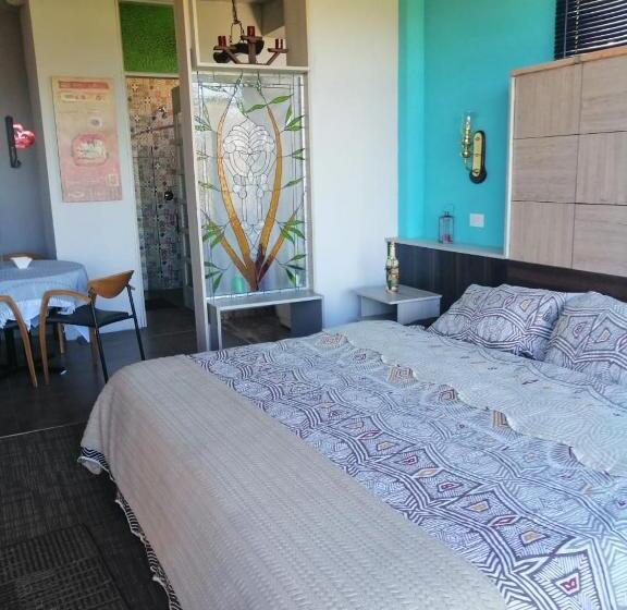 Superior room with lake view, Abadia De Tomine