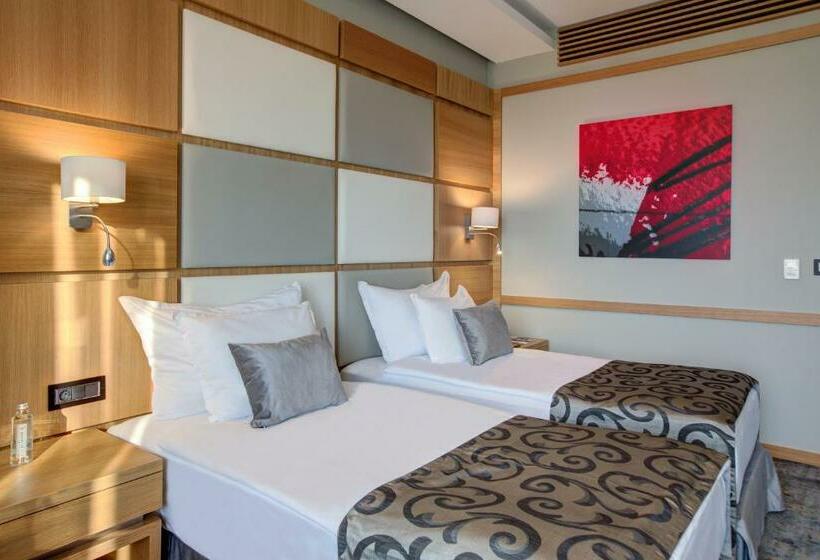 Номер Deluxe, Merit Grand Mosta Spa Hotel & Casino