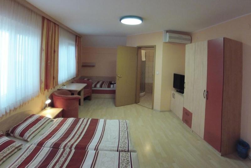 اتاق استاندارد سه نفره, Rooms En Krajcar