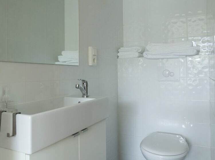اتاق استاندارد سه تخته با سرویس بهداشتی مشترک, Seydisfjördur Guesthouse