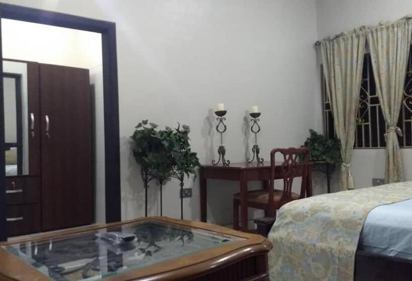 חדר דלוקס עם מיטת קינג, The Winford Boutique Hotel Achimota