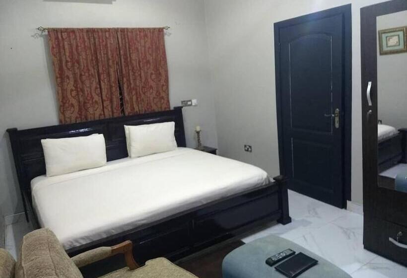 חדר סופריור עם מיטת קינג, The Winford Boutique Hotel Achimota