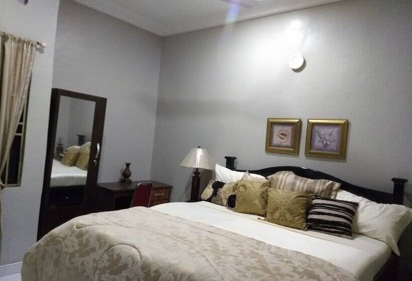 סוויטה משפחתית, The Winford Boutique Hotel Achimota