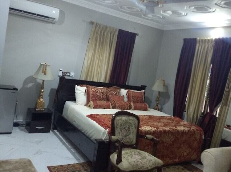 סוויטה אקזקיוטיב, The Winford Boutique Hotel Achimota
