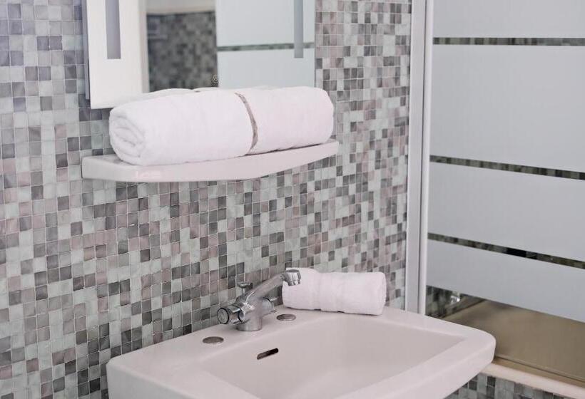 استودیو استاندارد با چشم‌انداز دریا و بالکن, Residence Le Beau Rivage