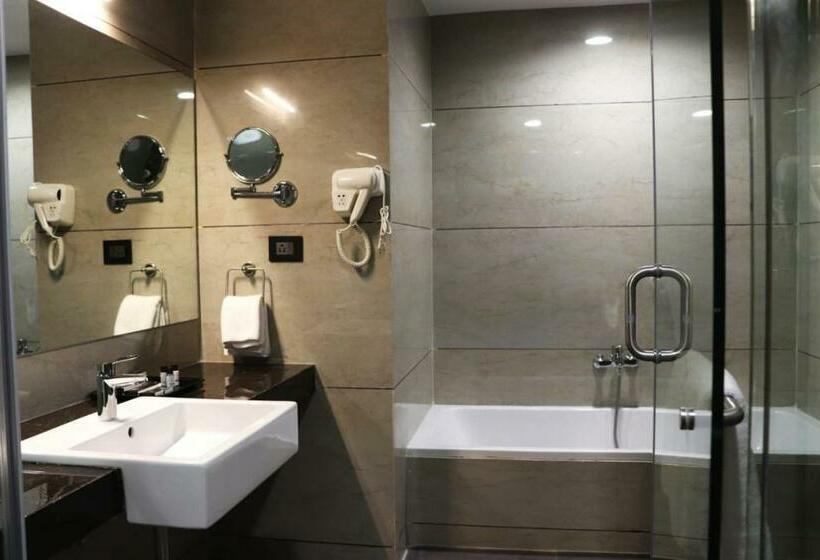 Family Suite, The Maruti Nandan Grand