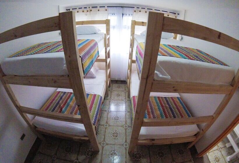 Cama em Quarto Compartilhado, La Otra Mitad Hostel
