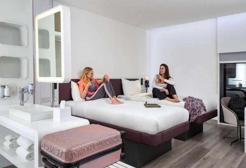 Habitación Deluxe, Yotel Istanbul Airport Landside, City Entrance