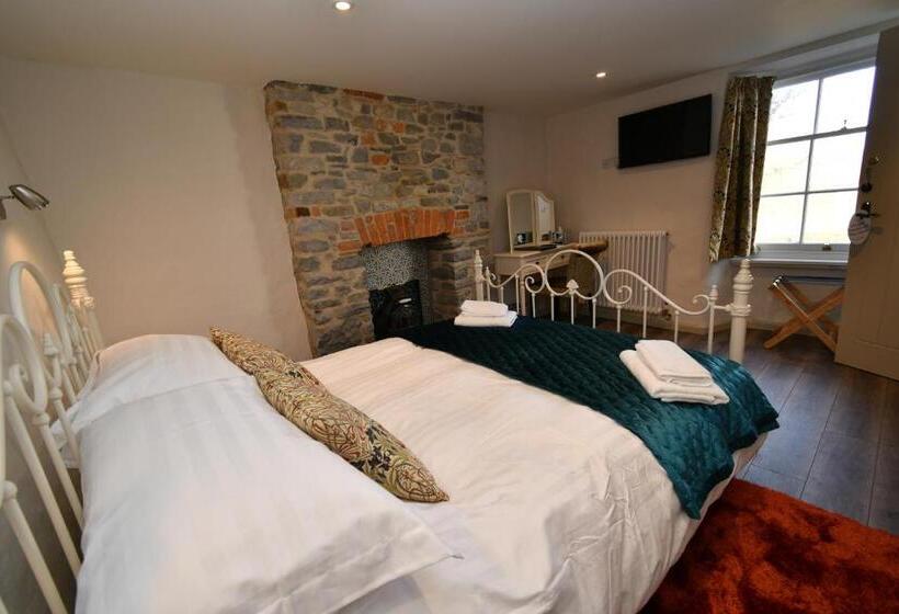 اتاق استاندارد, Carew Inn