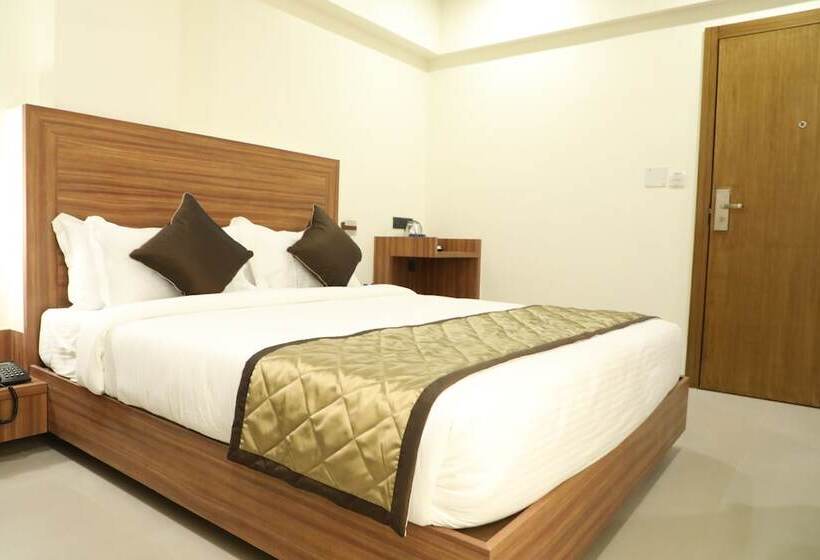 Номер Премиум, Kyriad Hotel Solapur By Othpl