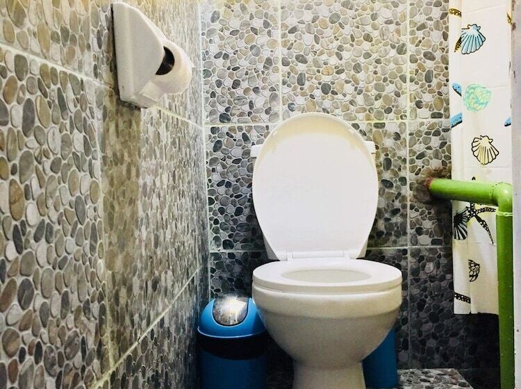 בקתה, Lanzones Cabana