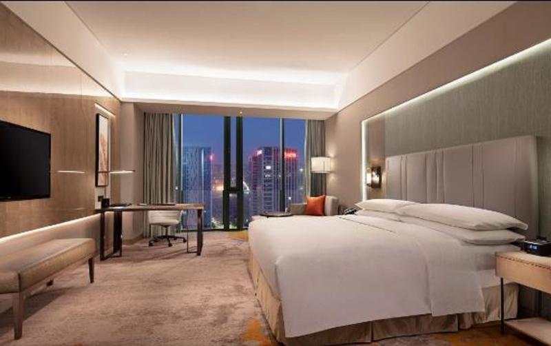 스탠다드 룸 킹사이즈 침대, Hilton Taizhou