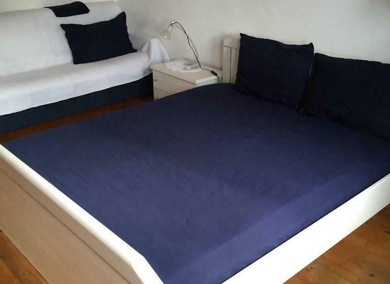 اتاق لوکس سه تخته, Hostel Emi