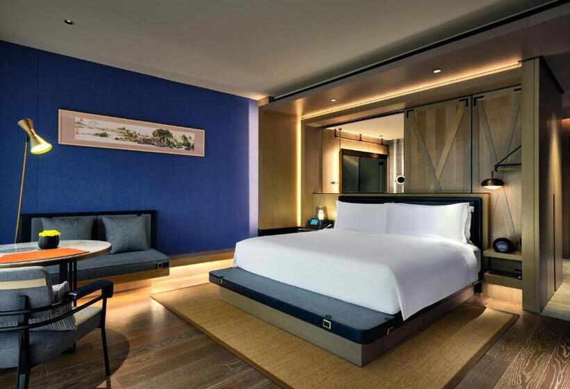Club Room King Bed, Intercontinental Shanghai Wonderland, An Ihg