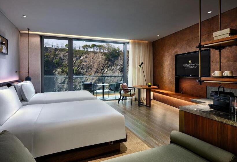 Classic room with balcony, Intercontinental Shanghai Wonderland, An Ihg