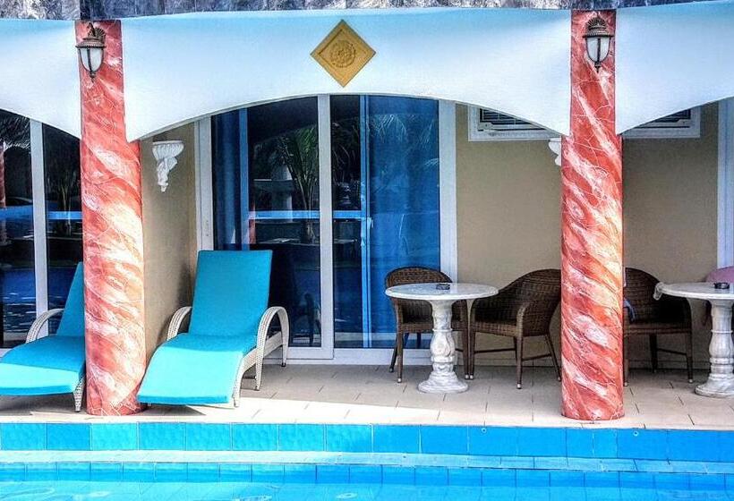 اتاق استاندارد سه تخته با چشم‌انداز استخر, Roman Empire Panglao Boutique Resort