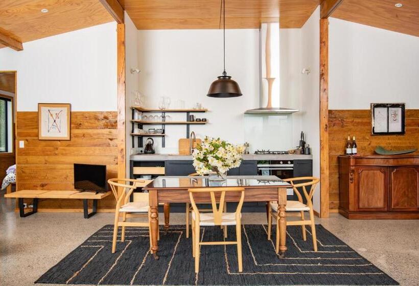 Апартаменты 2 Спальни, River Road Retreat