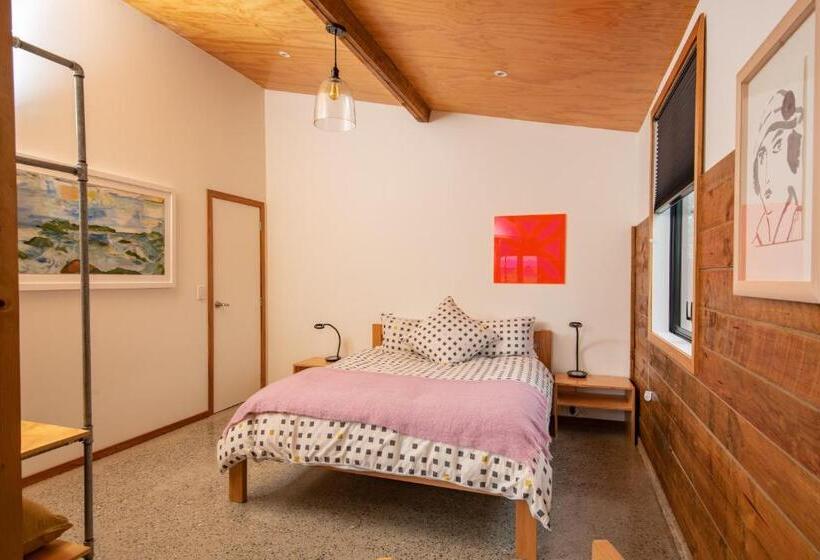 Апартаменты 2 Спальни, River Road Retreat