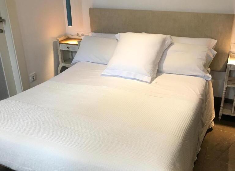اتاق استاندارد, Urban House Siurot 33