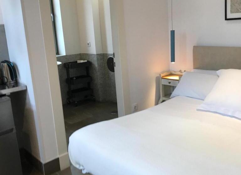 اتاق استاندارد, Urban House Siurot 33