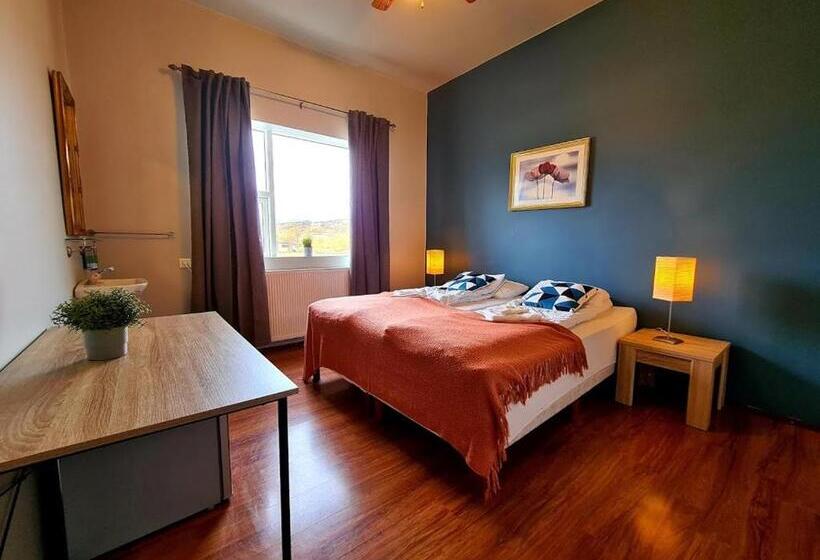 اتاق استاندارد با سرویس بهداشتی مشترک, Hlín Guesthouse