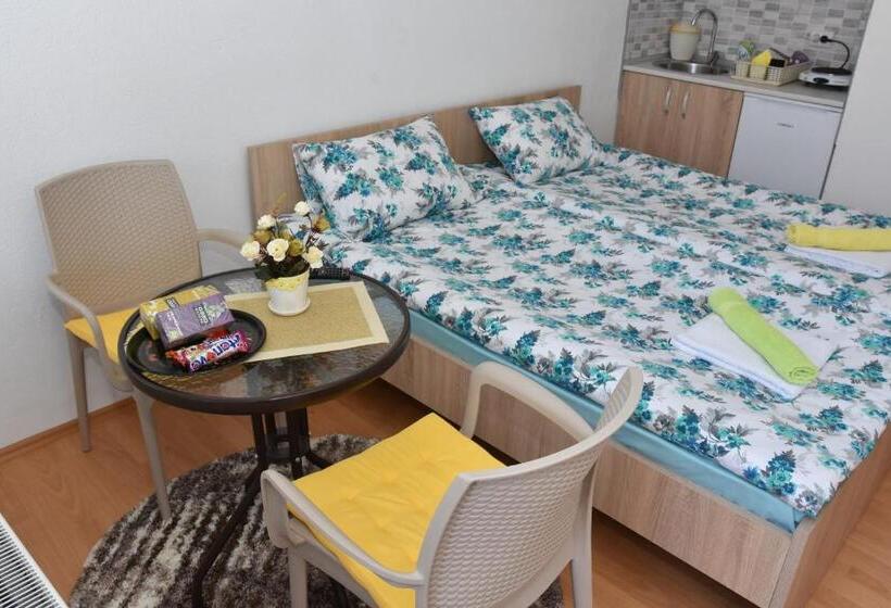 استودیو استاندارد با چشم‌انداز باغ, Apartment Elmari