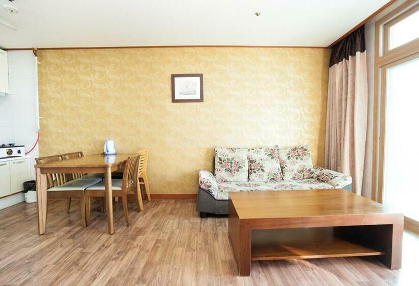 Семейный Номер, Jeju Ilsung Beach Condo
