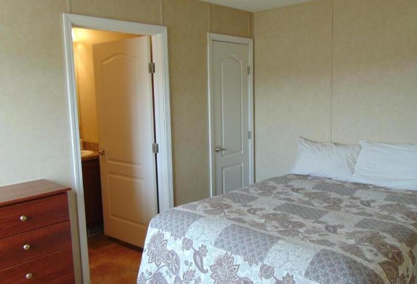 Хижина Deluxe, Circle R Motel