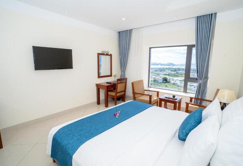 اتاق استاندارد با تخت بزرگ, Navy Hotel Cam Ranh
