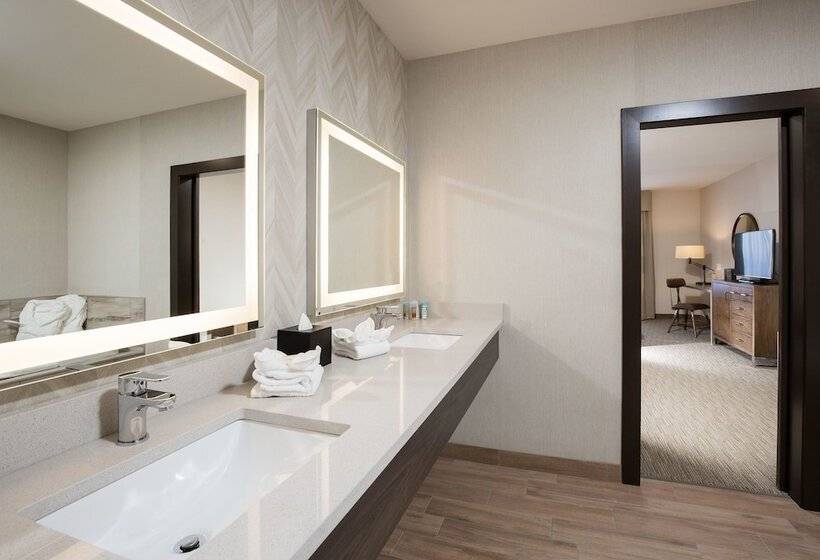 جناح إدارى, Pomeroy Inn & Suites Prince George