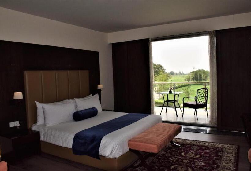 اتاق لوکس, Defence Raya Golf & Country Club